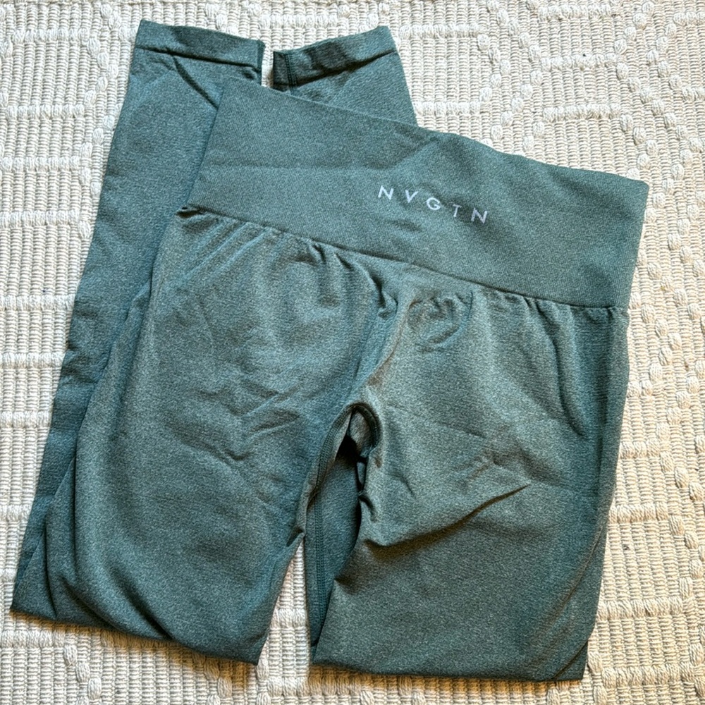 NVGTN Solid Seamless Pro Leggings Green Size M